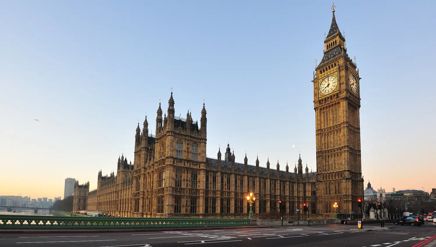 Big Ben Berhenti Berdentang karena menjalani perawatan selama tiga tahun ke depan