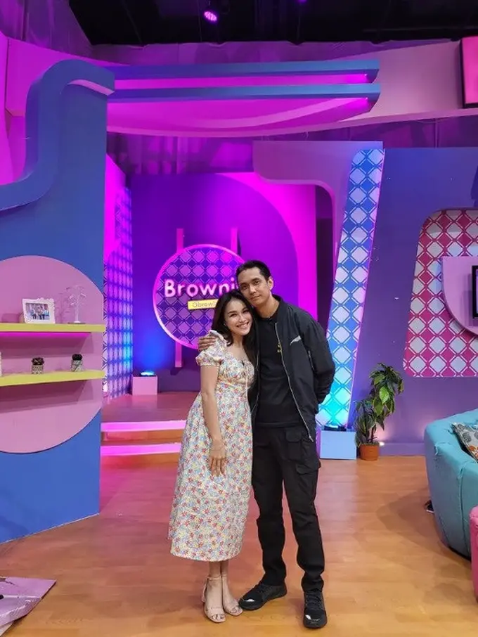 Ayu Ting Ting bersama Wisnu adik Sara Wijayanto. (Foto: Instagram/ayutingting92)