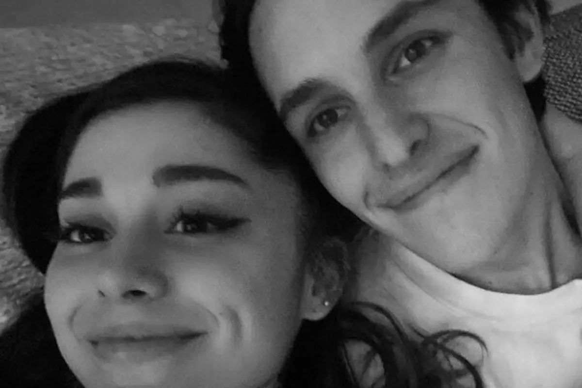 Intip Indahnya Cincin Kawin Ariana Grande yang Didesain Sendiri oleh Dalton Gomez