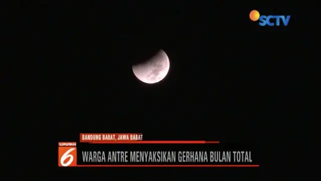 Fenomena gerhana bulan total dengan durasi terlama menarik perhatian masyarakat. Warga Lembang, Bandung Barat, rela menunggu dengan gelar tenda di Imah Noong.