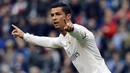 Bintang Real Madrid, Cristiano Ronaldo, merayakan gol yang dicetaknya ke gawang Deportivo pada laga La Liga Spanyol di Stadion Riazor, Spanyol, Sabtu (14/5/2016). Madrid menang 2-0 atas Deportivo. (AFP/Miguel Riopa)