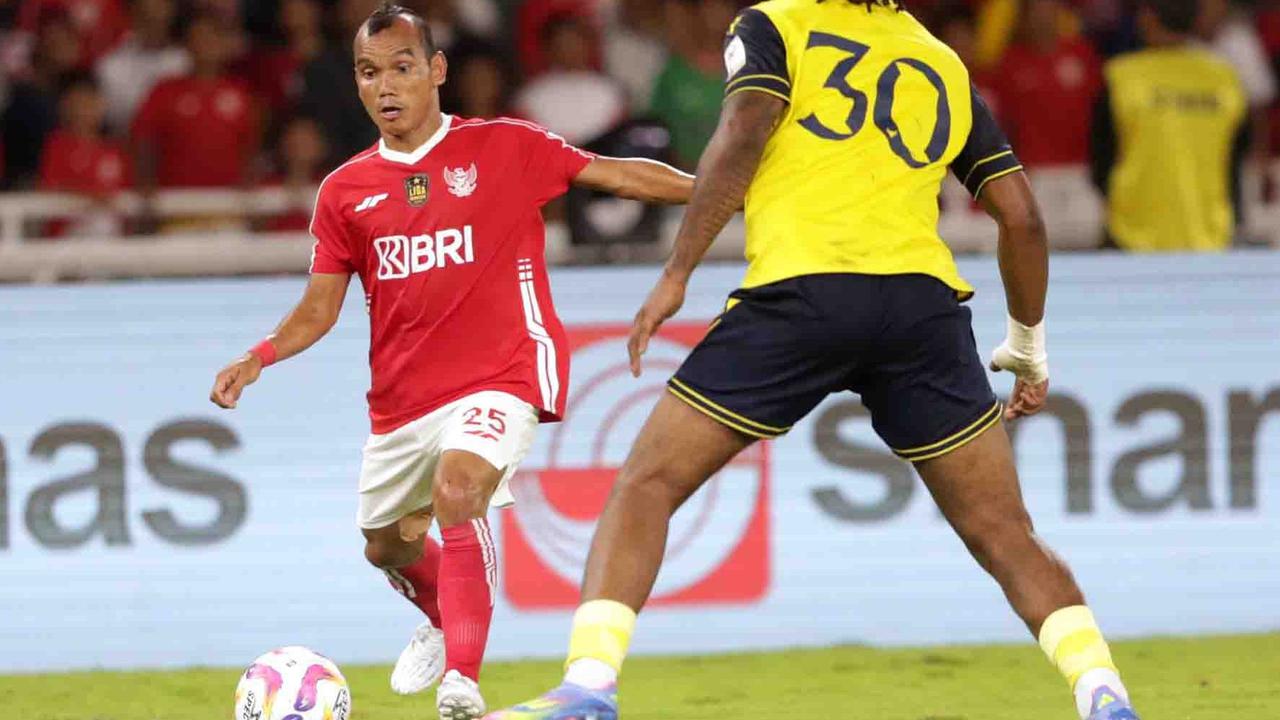 FOTO: Hujan Gol di SUGBK,  Oxford United Libas Indonesia All Star 3-6 di  Laga Perdana Piala Presiden 2025