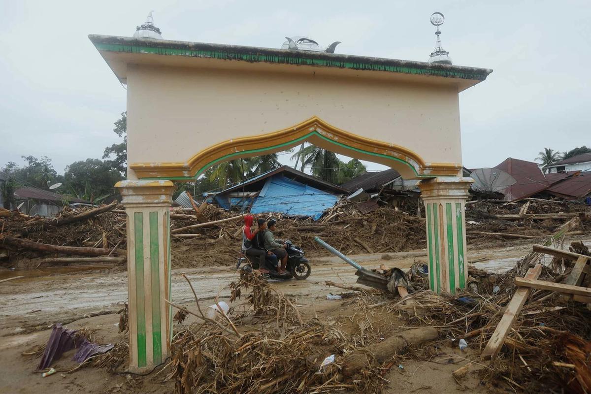 FOTO: Kerusakan Parah Akibat Banjir Bandang di Batang Toru, Tapanuli Selatan