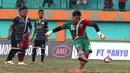 Kiper Garuda All Star mencetak gol melalui penalti ke gawang Persikabo. (Bolacom/Arief Bagus)