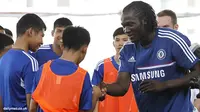 4 Pemain Chelsea Beri Latihan Anak-Anak Thailand