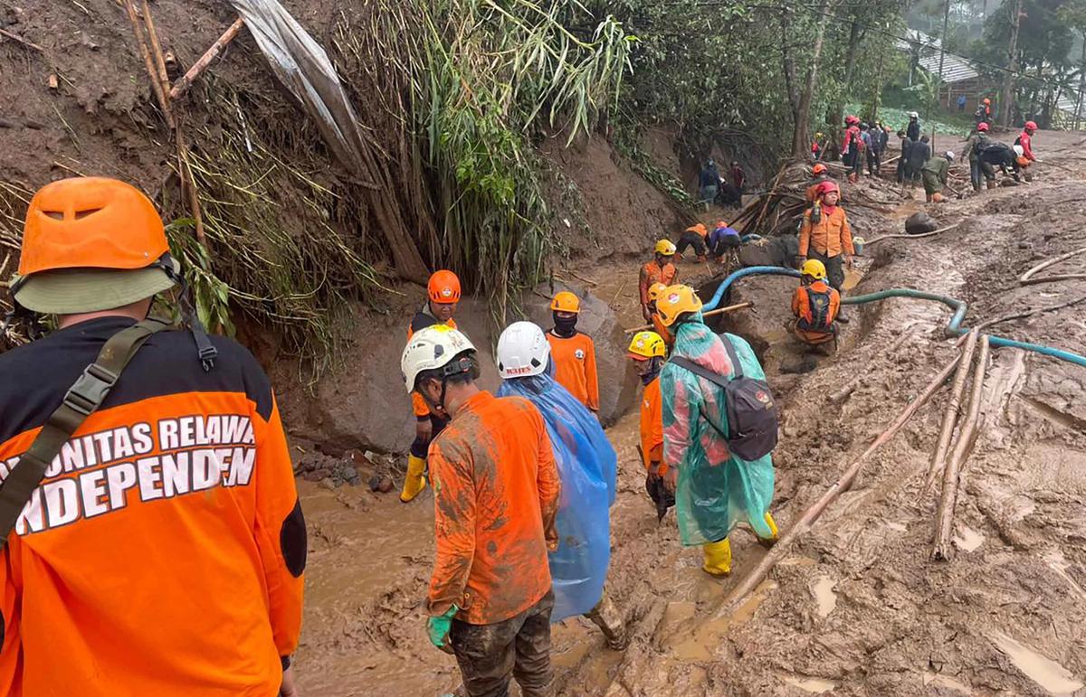 FOTO: Hari Kelima Pencarian Longsor Bandung Barat Total Korban Ditemukan 53 Jiwa