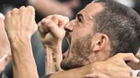 Bek Juventus Leonardo Bonucci merayakan gol ke gawang Sampdoria pada laga Liga Italia 2020/2021 di Alianz Stadium, Minggu (26/9/2021). (AFP/ Alberto Pizzoli)
