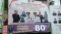 Baligo bertuliskan ‘Penyelenggaraan pemungutan Suara Pemilu Serentak 2024 Untuk Pemilihan Presiden dan Wakil Presiden, DPR RI, DPD RI, DPRD Provinsi dan DPRD Kabupaten/Kota, Rabu 14 Februari 2024. Penguatan Demokrasi Untuk Kesejahteraan Rakyat’ (Liputan6.com/Jayadi Supriadin)`