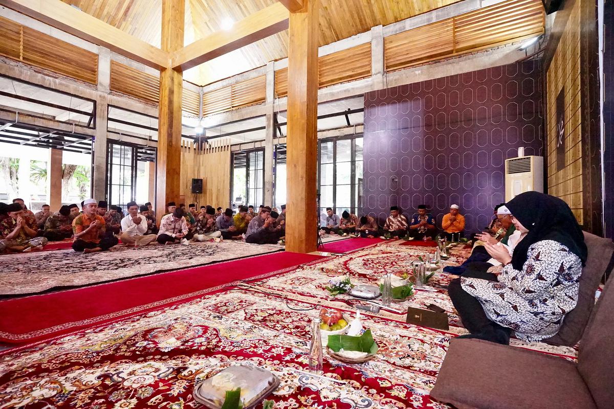 Peringati 10 Muharram, Bupati Ipuk Gelar Doa Bersama dan Santunan Anak Yatim