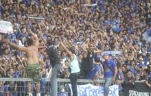 Aksi puluhan ribu Bobotoh birukan Gelora Bung Karno