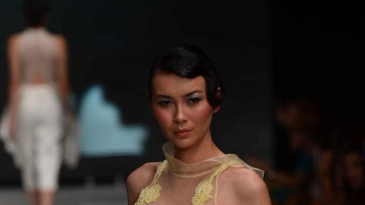 Puluhan model tampil di Jakarta Fashion Week 2013