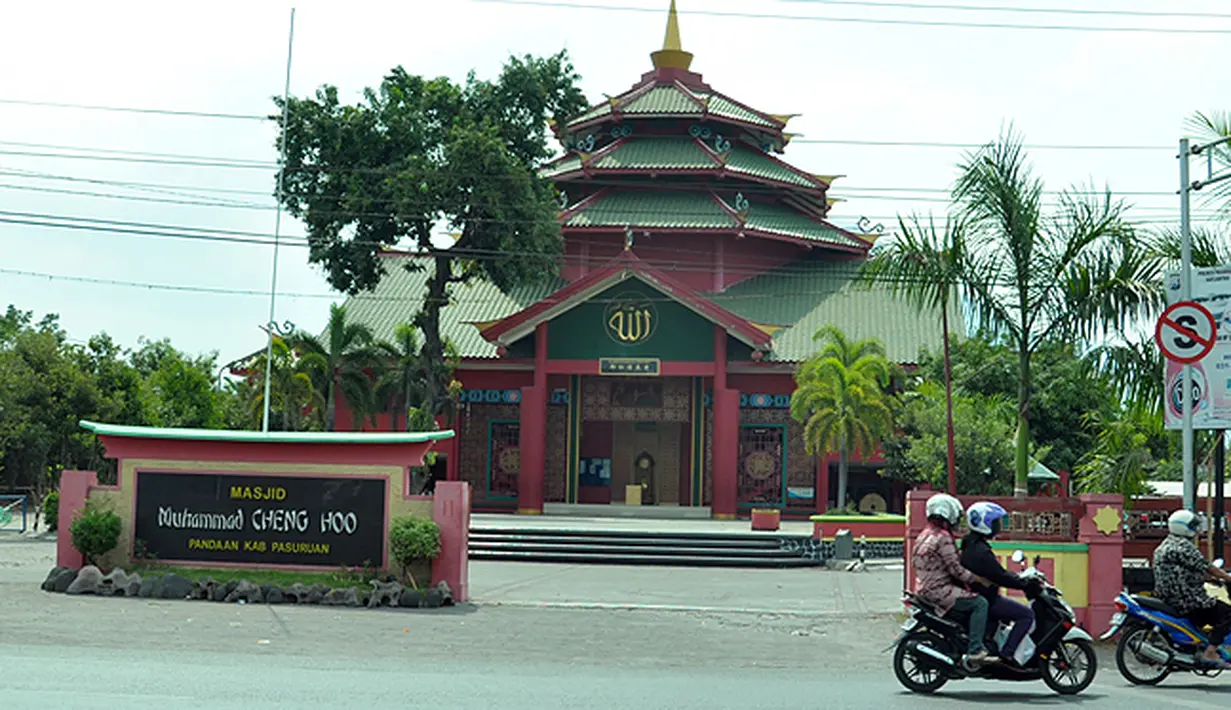 Masjid Cheng Ho Pandaan ini dibangun dengan biaya dari Pemerintah Kabupaten Pasuruan. Masjid ini telah mejadi salah satu ikon baru pariwisata kabupaten Pasuruan. (Liputan6.com/wwn)