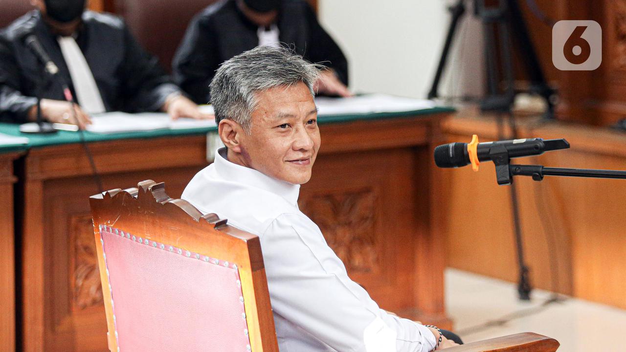 Hendra Kurniawan Umbar Senyum di Sidang Perintangan Proses Hukum Pembunuhan Berencana Brigadir J