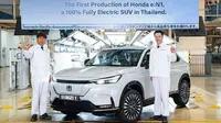 Honda mulai memproduksi mobil listrik e:N1 di Thailand.