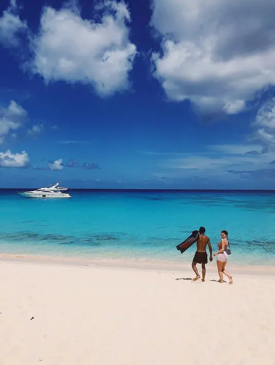 Tak lupa, Kylie Jenner pun ingin memberi tahu bahwa baginya Travis Scott adalah ayah yang luar biasa. (instagram/kyliejenner)