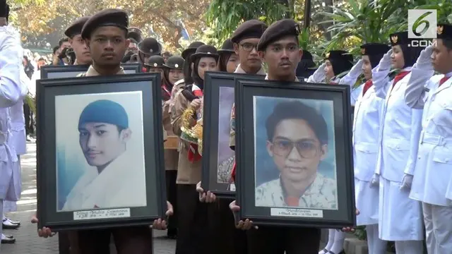 20 tahun yang lalu pergerakan mahasiswa menuntut reformasi di era Presiden Soeharto menggaung di Jakarta. 4 orang mahasiswa universitas Trisakti tewas dalam demonstrasi tersebut.