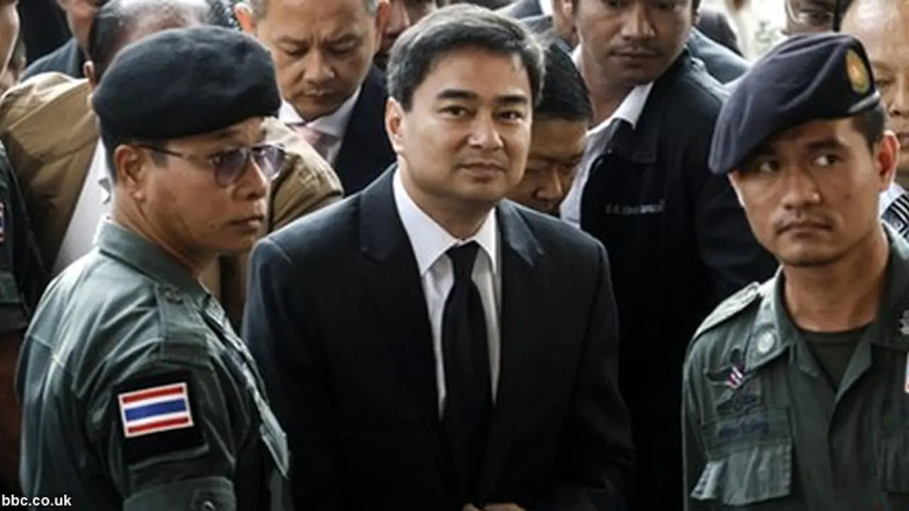abhisit-thailand-131212c.jpg