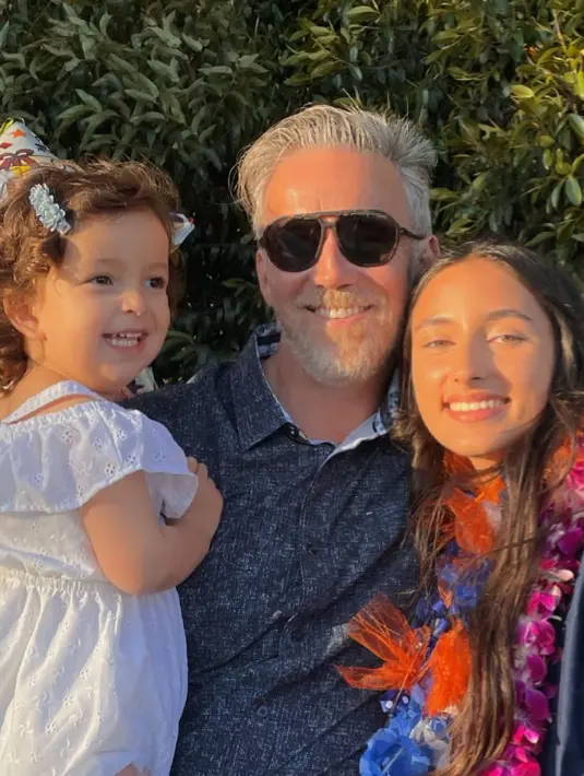 Terbaru, pemeran Rayuan Arwah Penasaran itu membagikan momen kelulusan putri sulungnya, Camilla.