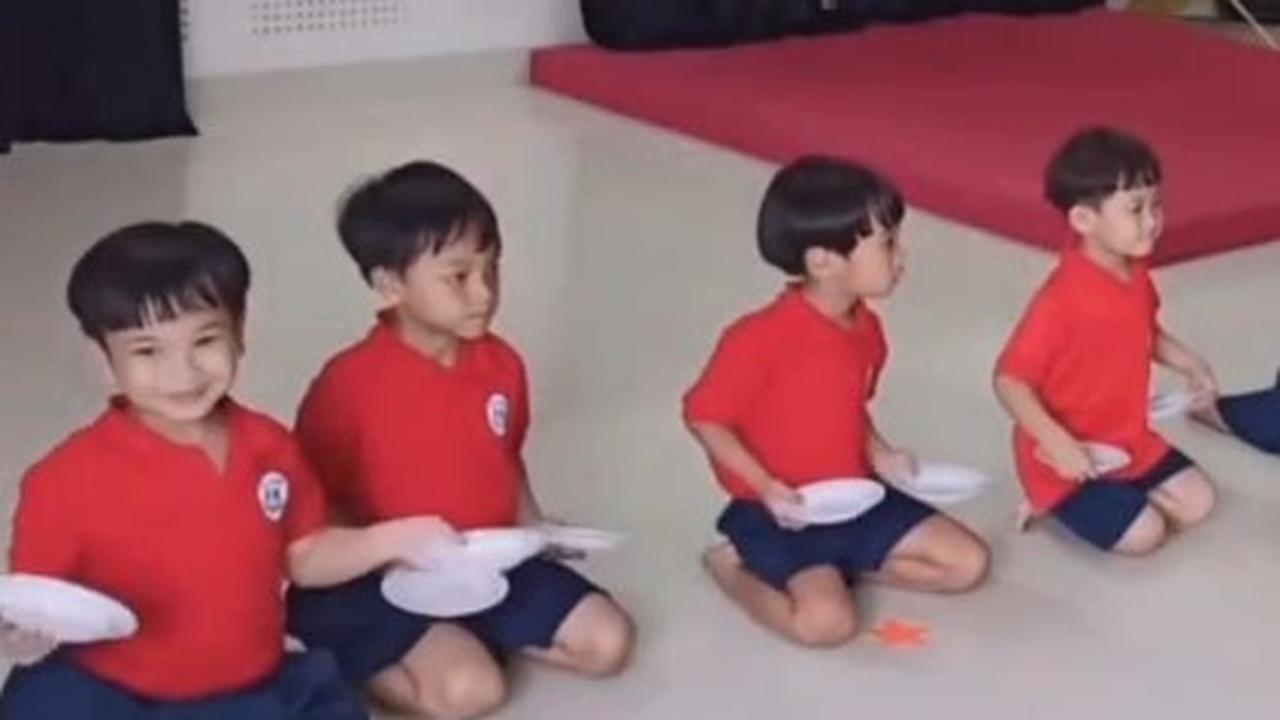 Latihan Tari Piring di Sekolah, Ini 7 Potret Gala Sky yang Ekspresinya Menggemaskan - Paling Sumringah