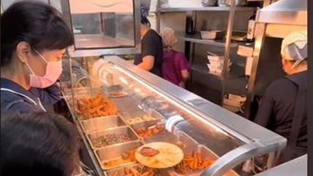 Pria Indonesia Makan di Resto ala Warteg di Taiwan, Kaget Begitu Tahu Harganya