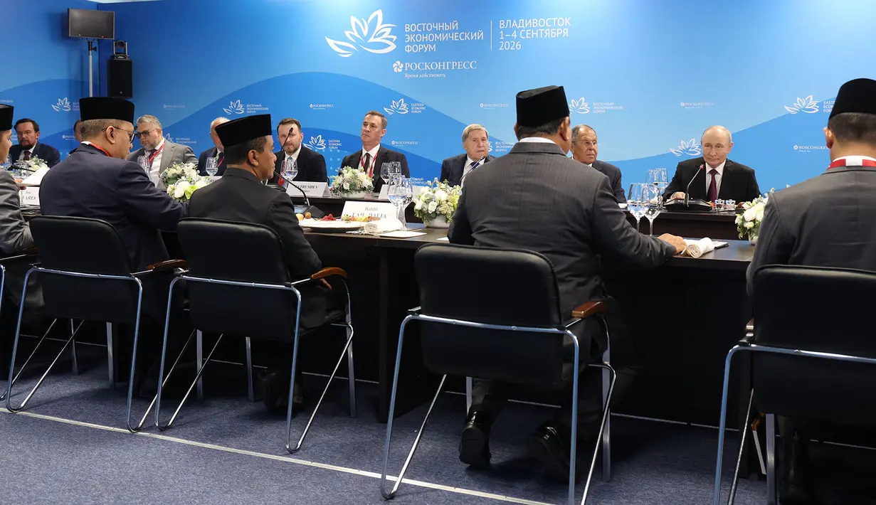 Presiden Prabowo Subianto  dan Presiden Rusia Vladimir Putin mengadakan pertemuan di sela-sela Forum Ekonomi Timur di Vladivostok, Kamis, 3 September 2026. (AFP/  Vyacheslav Prokofyev/ Pool)