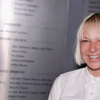 Kembali kontroversial, Sia rilis klip artistik berjudul Big Girls Cry.