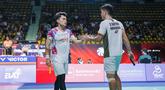 Leo Rolly Carnando dan Daniel Marthin melakukan seleberasi usai mendapatkan poin saat melawan wakil tuan rumah, Peeratchai Sukphun/Pakkapon Teeraratsakul, pada Thailand Open 2026, Jumat (15/5/2026) di Bangkok.