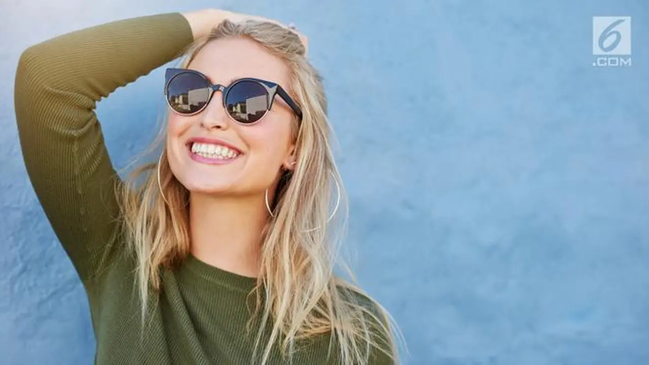 Tren Kacamata Baru, Sunglasses Beraksen Kristal yang Mewah