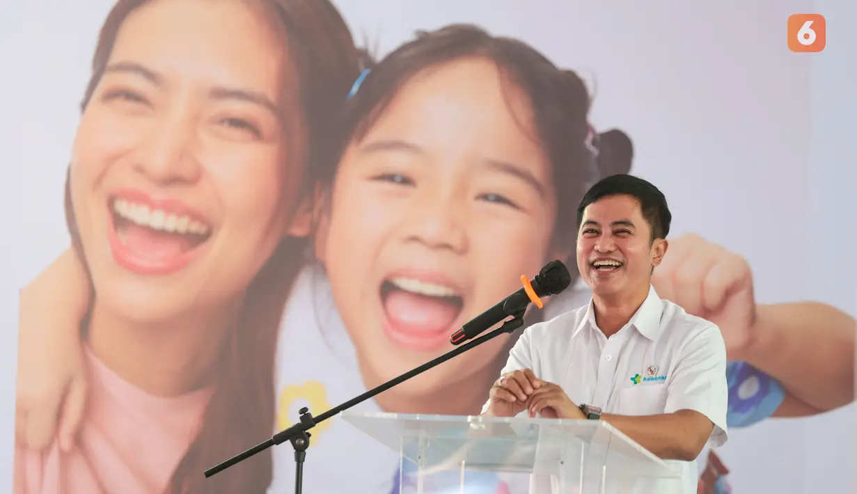 Wakil Menteri Kesehatan Dante Saksono Harbuwono meninjau pelaksanaan pemeriksaan kesehatan gigi dan mulut bagi siswa dalam rangkaian Bulan Kesehatan Gigi Nasional (BKGN) 2026 di SDN Menteng 01, Jakarta, Kamis (17/9/2026). (KLY/Budy Santoso)