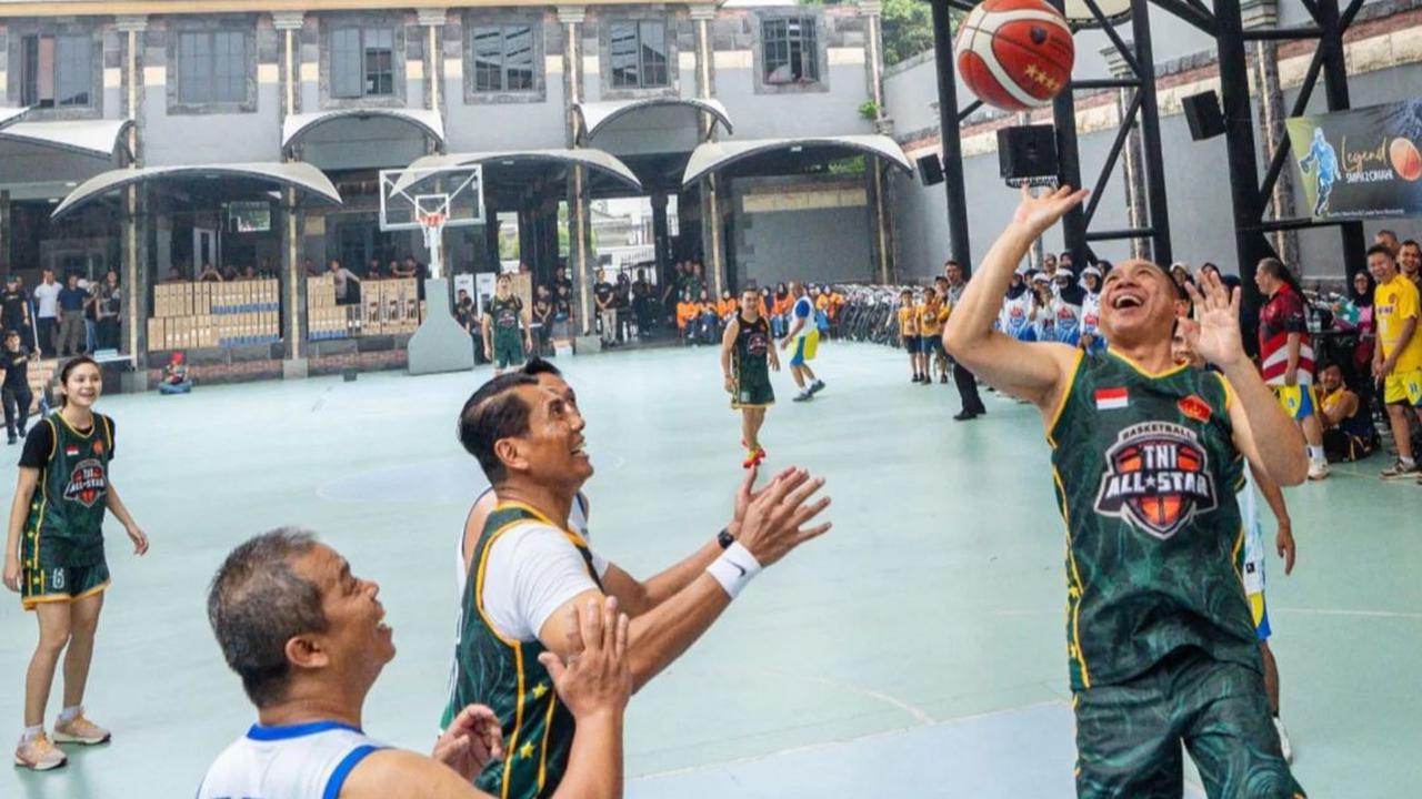 Panglima TNI Mendadak jadi Anak Basket