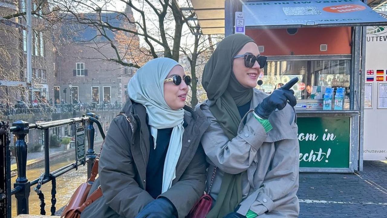 7 Potret Liburan Paula Verhoeven dan Tya Ariestya di Belanda, Netizen Sebut Pertemanan Kompak