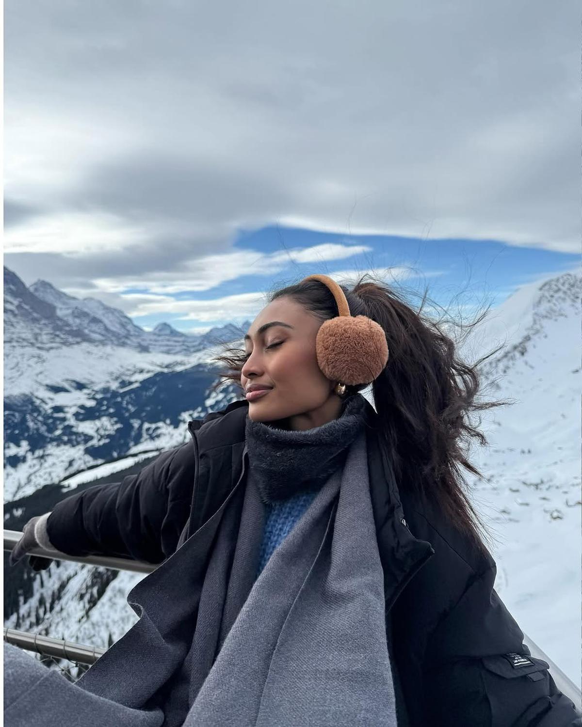 Potret Liburan Novia Bachmid ke Swiss, Menikmati Pemandangan Cantik di Ketinggian