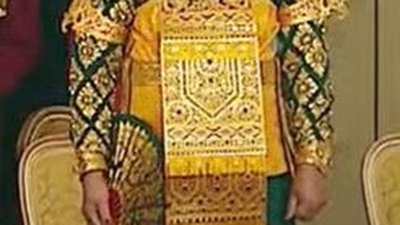 Tampil Beda dengan Jokowi, Ibu Negara Iriana Pakai Baju Adat Bali Pada HUT Ke- 78 Didominasi Warna Kuning Emas