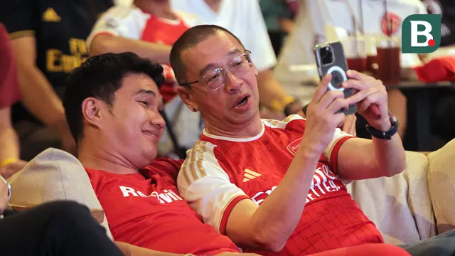 Foto: Arsenal Menang Lawan Wolves, Aldi Taher Akhirnya Pakai Baju Bergambar Coach Justin