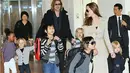 Dalam kondisi pengaruh alkohol, Pitt juga bertengkar dengan Jolie. Pitt menganggap bahwa pihak Jolie sengaja membesar-besarkan. Beberapa hari lalu, FBI telah membuka penyelidikan kasus itu. (Instagram/brangelinaofficial)