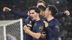 Para pemain FC Porto merayakan gol Mehdi Taremi ke gawang Lazio pada leg kedua play-off babak 16 besar Liga Europa di Stadio Olimpico, Jumat (25/2/2022) dini hari WIB. Porto berhasil melaju ke babak 16 besar usai menahan imbang Lazio 2-2 dengan agregat 4-3. (Fabrizio Corradetti/LaPresse via AP)