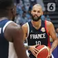 Pemain timnas basket Perancis, Evan Fournier saat melawan Lebanon pada penyisihan Grup H FIBA World Cup 2023 di Indonesia Arena, Gelora Bung Karno, Jakarta, Selasa (29/8/2023). (Liputan6.com/Helmi Fithriansyah)