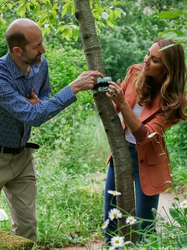 Tampil Beda, Intip Gaya Casual Kate Middleton Saat kunjungan Natural History