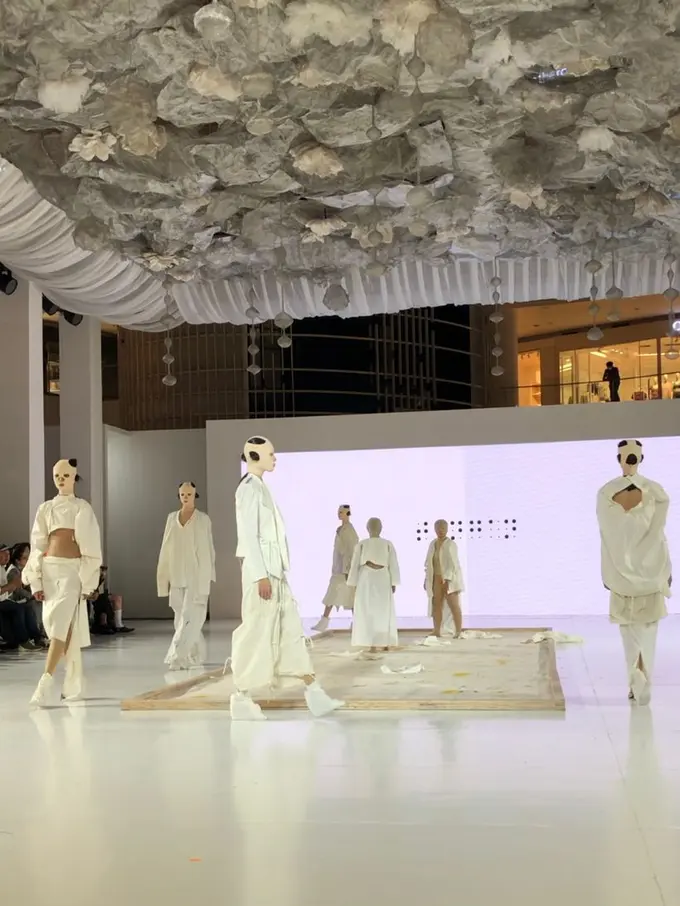 Untitled, Interpretasi Kebebasan Bereksplorasi antara TANGAN dan Anton Ismael yang Kaya Makna