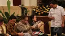 Para Menteri Kabinet Kerja saat menghadiri Sidang Kabinet Paripurna di Istana Negara, Jakarta, Senin (13/4/2015). Agenda tersebut membahas RKP 2016 dan pengarahan kepada menteri kabinet kerja. (Liputan6.com/Faizal Fanani)