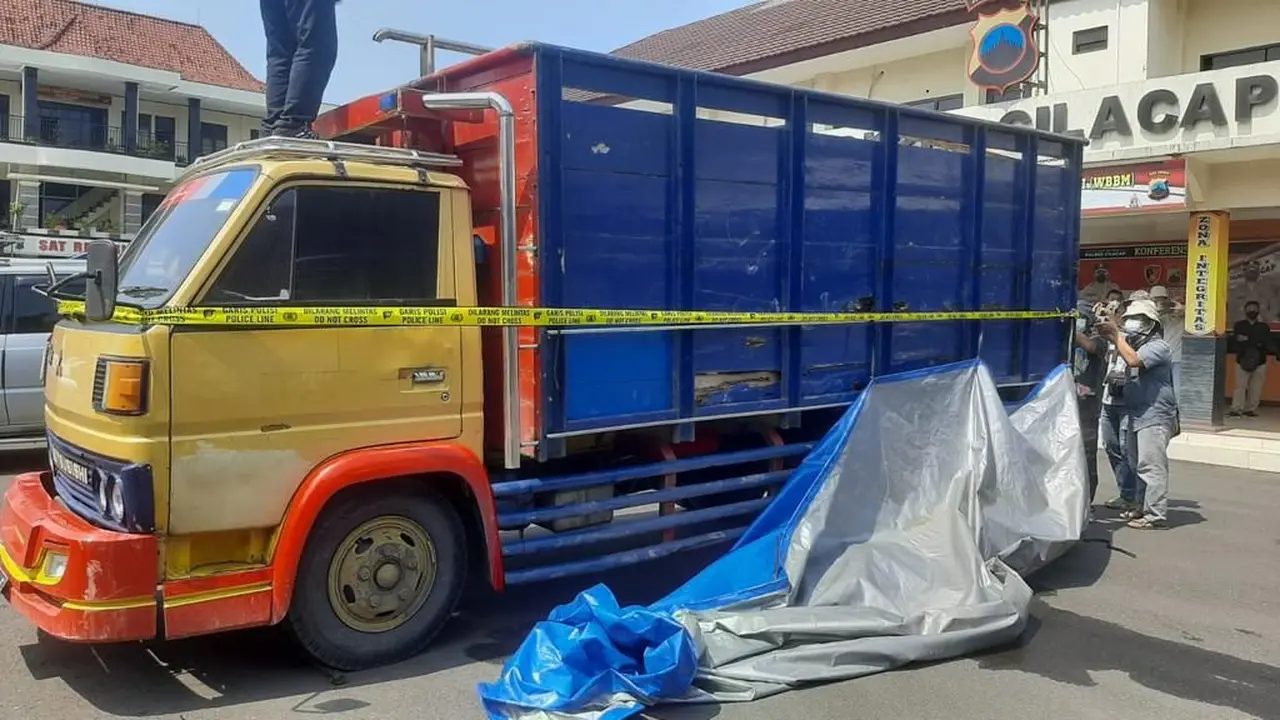 Polres Cilacap mengungkap dugaan penyalahgunaan pengangkutan dan atau niaga BBM subsidi jenis Solar.