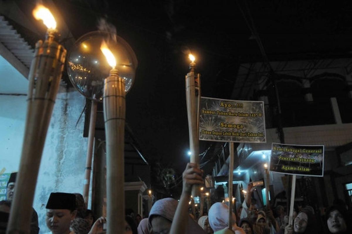 Pawai obor dan kembang api meriahkan malam tahun baru 1437 Hijriah