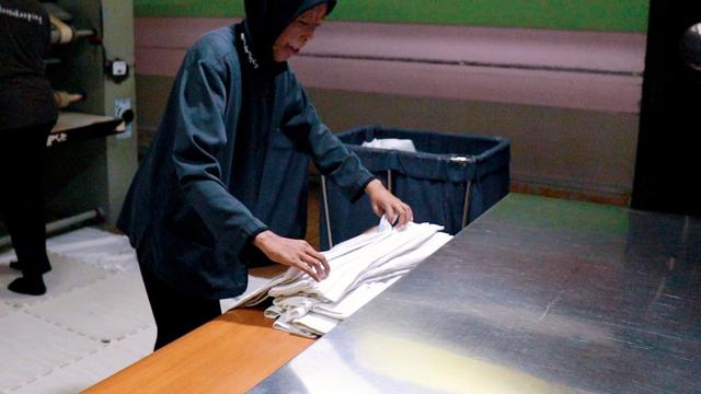 Inspiratif, Semangat Kerja Penyandang Disabilitas di Bandung Tempuh Jarak 25 Km Setiap Hari Demi Bantu Keluarga