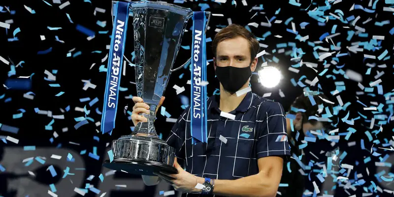 FOTO: Kalahkan Dominic Thiem, Daniil Medvedev Juarai ATP World Finals