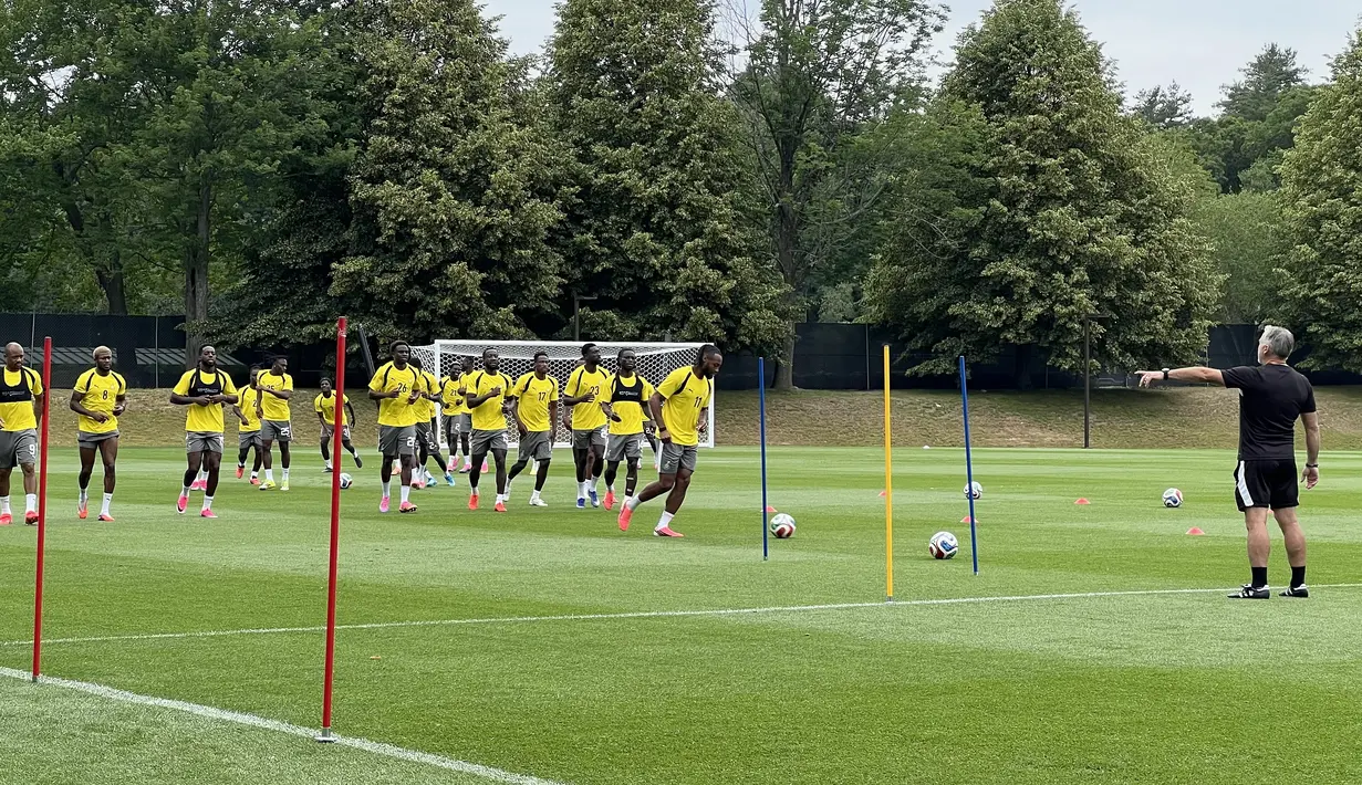 Pemain Timnas Ghana, termasuk Jordan Ayew, Thomas Partey, dan Antoine Semenyo, menjalani sesi latihan di Bryant University, Rhode Island, Amerika Serikat, Senin (22/6/2026). The Black Stars mematangkan persiapan jelang menghadapi Inggris di Piala Dunia 2026. (KLY Sports/Hery Kurniawan/Adv/Powerade)