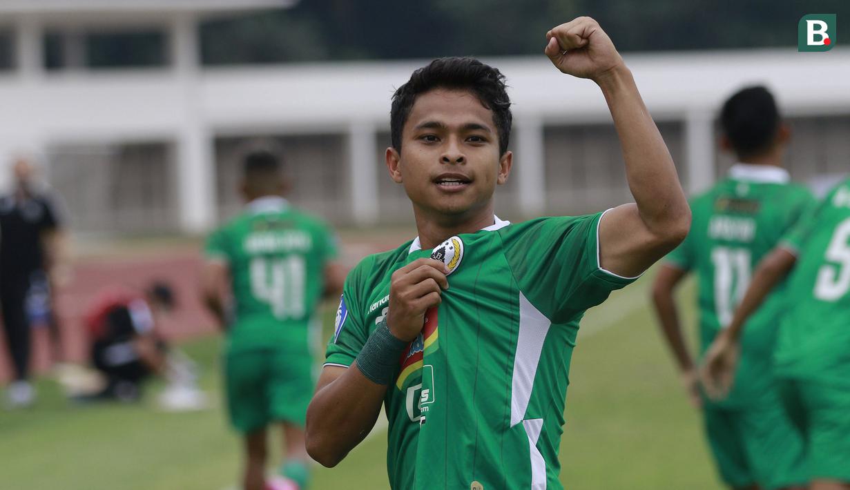 Pemain PSS Sleman, Irkham Mila melakukan selebrasi usai mencetak gol kedua timnya ke gawang Persiraja Banda Aceh dalam laga pekan kedua BRI Liga 1 2021/2022 di Stadion Madya, Jakarta, Sabtu (11/9/2021). PSS Sleman kalah 2-3. (Foto: Bola.Com/M. Iqbal Ichsan)