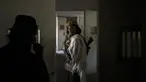 Pasukan Taliban berjalan menyusuri penjara Pul-e-Charkhi di Kabul, Afghanistan, Senin (13/9/2021). Pul-e-Charkhi sebelumnya adalah penjara utama pemerintah Afghanistan untuk menahan anggota Taliban yang ditangkap. (AP Photo/Felipe Dana)