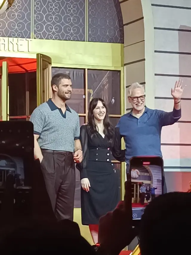David Corenswet, James Gunn, dan Rachel Brosnahan di Manila. (Ratnaning Asih/ Liputan6.com)