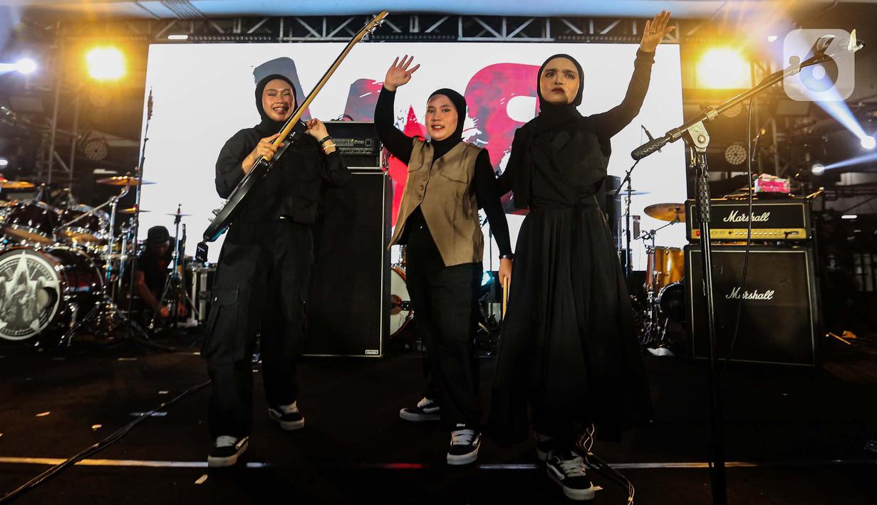 Dalam kiprahnya, Voice of Baceprot telah melakukan dua kali tur Eropa yakni pada 2021 dan 2022, serta di Amerika Serikat pada 2023. (Liputan6.com/Angga Yuniar)