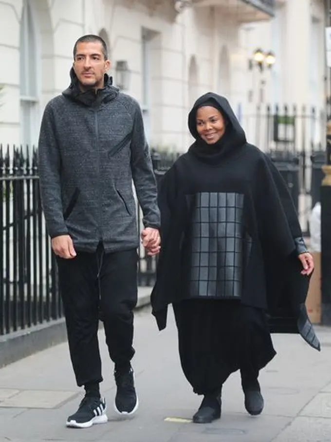 Wissam Al Mana dan Janet Jackson terlihat bahagia bersama ( via. Mirror)